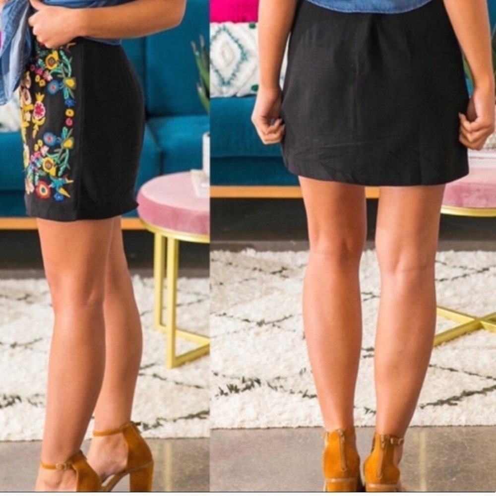 Umgee New Size L Penelope Floral Embroidered Linen Boho‎ Mini Skirt Black Colors - Picture 4 of 11